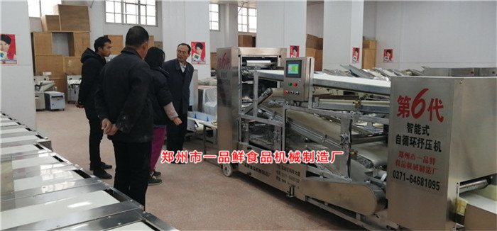 商丘客戶做面條批發(fā)考察一品鮮燴面機(jī)(圖3) 商丘客戶做面條批發(fā)考察一品鮮燴面機(jī)(圖3)