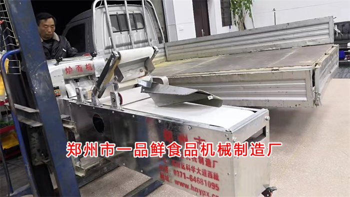 鞏義燴面館老板定購(gòu)飯店?duì)Z面機(jī)(圖3) 鞏義燴面館老板定購(gòu)飯店?duì)Z面機(jī)(圖3)