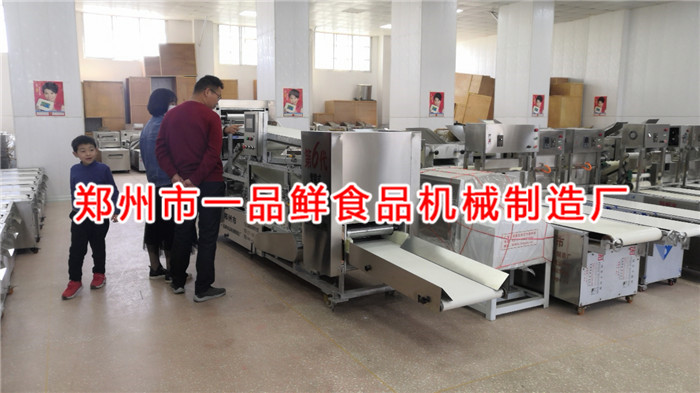 登封客戶考察5型燴面機(圖2) 登封客戶考察5型燴面機(圖2)