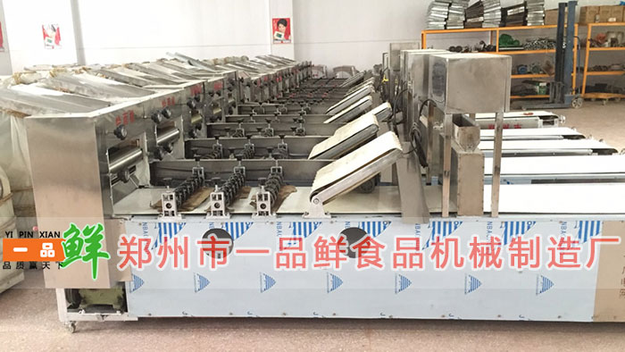 型燴面機(jī)HMJ-7(500型)(圖4) 倉(cāng)庫(kù)中的HMJ-7型(500型)燴面機(jī)