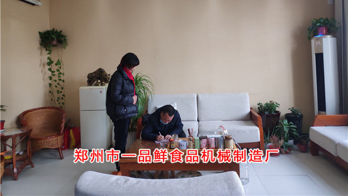 客戶簽訂購機(jī)協(xié)議 客戶簽訂購機(jī)協(xié)議