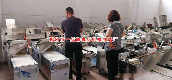 開封客戶考察燴面機(jī) 開封客戶考察燴面機(jī)