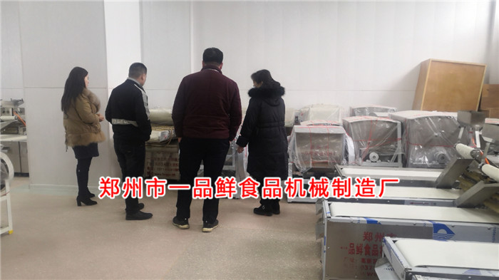 客戶考察全自動揉壓機 客戶考察全自動揉壓機