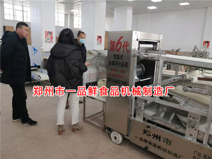 客戶考察智能式自循環揉壓機 客戶考察智能式自循環揉壓機