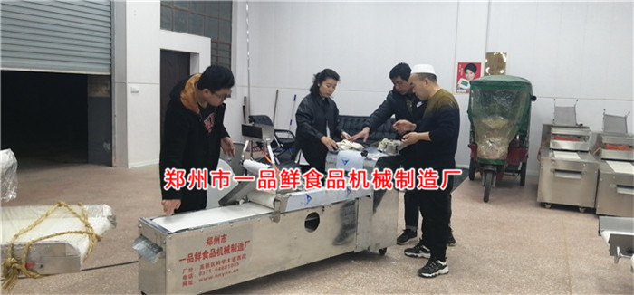 客戶訂購(gòu)燴面機(jī)開始調(diào)試 客戶訂購(gòu)燴面機(jī)開始調(diào)試