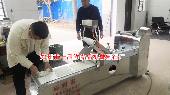 面館用燴面機(jī)調(diào)試完畢 面館用燴面機(jī)調(diào)試完畢