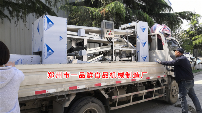 揉壓機裝車完畢發往目的地 揉壓機裝車完畢發往目的地