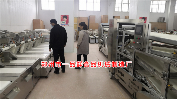 客戶考察批發(fā)用燴面機(jī) 客戶考察批發(fā)用燴面機(jī)