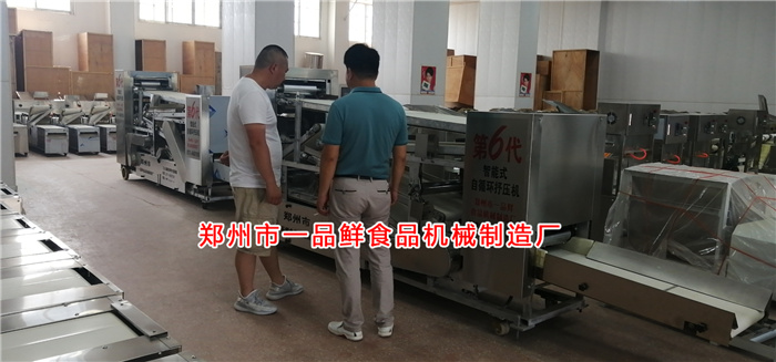 客戶考察大型自循環揉壓機