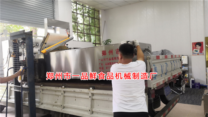 多功能燴面機裝車發往目的地 多功能燴面機裝車發往目的地